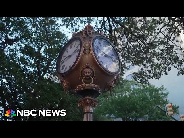 ⁣Good News: In digital age, antique clock still keeps ticking along