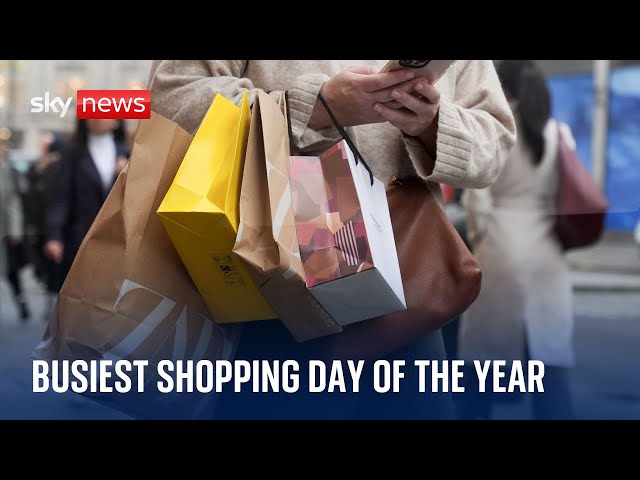 ⁣'Super Saturday': Millions head to stores for last-minute Xmas shopping