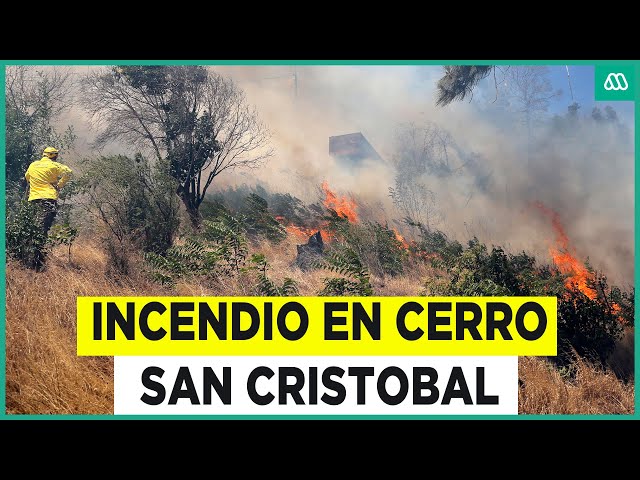 ⁣Incendio en cerro San Cristóbal: Fuego se mantiene cercano a departamentos