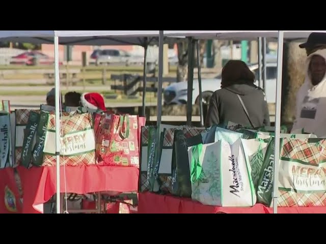 ⁣Miami Gardens hosts holiday food basket giveaway