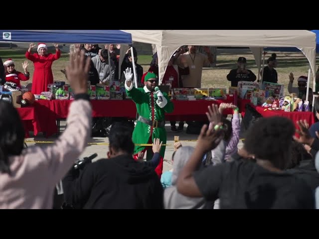 ⁣Bakersfield Elf gives away hundreds of gifts in East Bakersfield