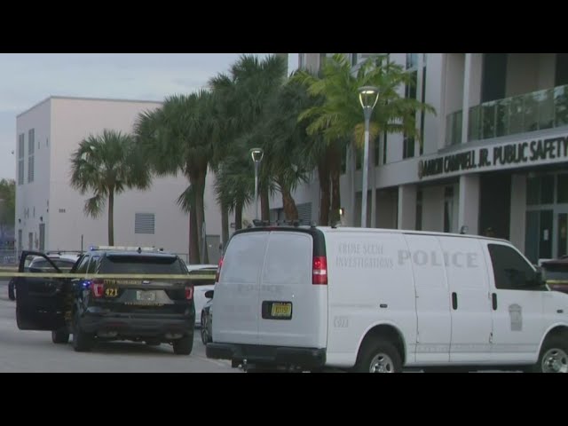 ⁣Man with gunshot wounds arrives at Miami Gardens Police Department, prompting shooting investigation