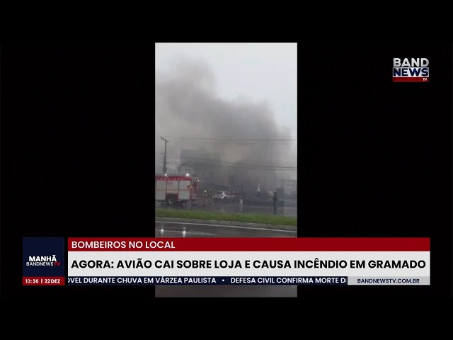 ⁣Avião de pequeno porte cai em loja no centro de Gramado (RS)