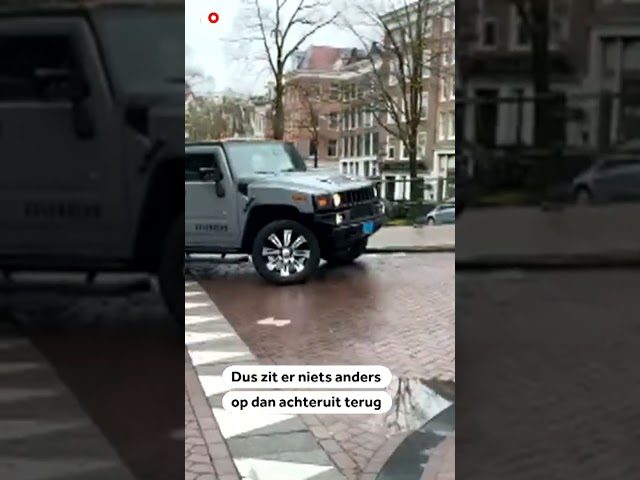 ⁣Te lange limo door Amsterdam