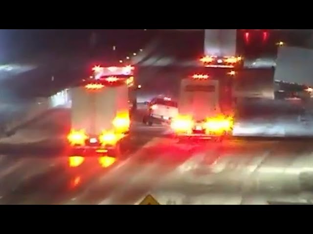 ⁣Trucks swerve to avoid hitting stalled pickup on Minnesota freeway