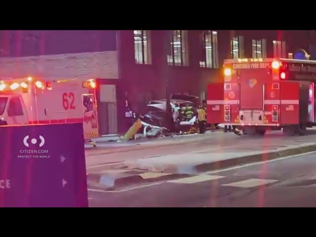 ⁣4 hospitalized in crash on Chicago’s North Side