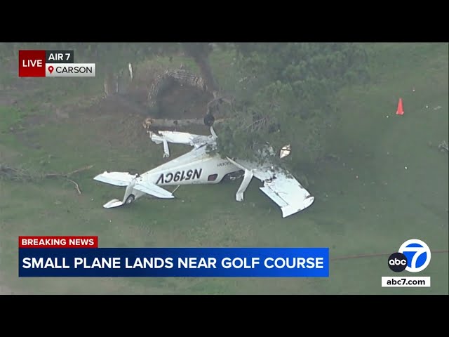 ⁣Small plane crash lands on golf course in Carson