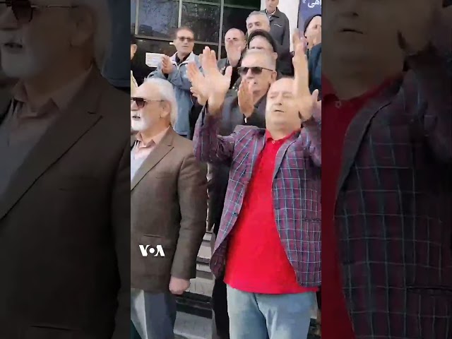 ⁣. بازنشستگان مخابرات در رشت: «وزیر بی‌تفاوت نمی‌خوایم، نمی‌خوایم»