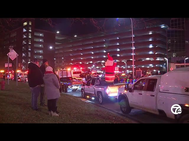 ⁣Annual tow truck Christmas parade put smiles on kids' faces at DMC's Children's Hospi