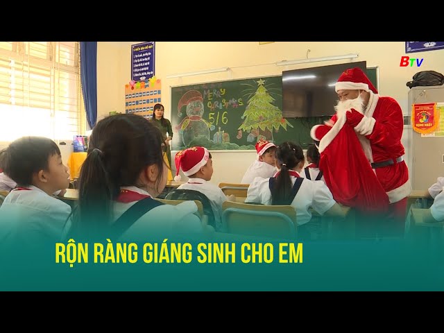 ⁣Rộn ràng Giáng sinh cho em