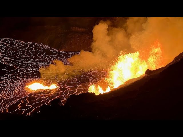 ⁣Watch Live: Kilauea volcano erupts on Hawaii's Big Island