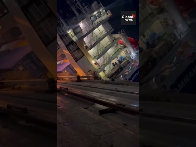 ⁣Caught on camera: Cargo ship rolls on side at Istanbul port, crew members escape 