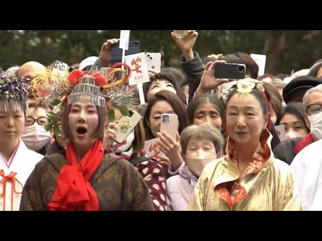 ⁣Le sanctuaire d'Osaka accueille le rituel annuel du rire