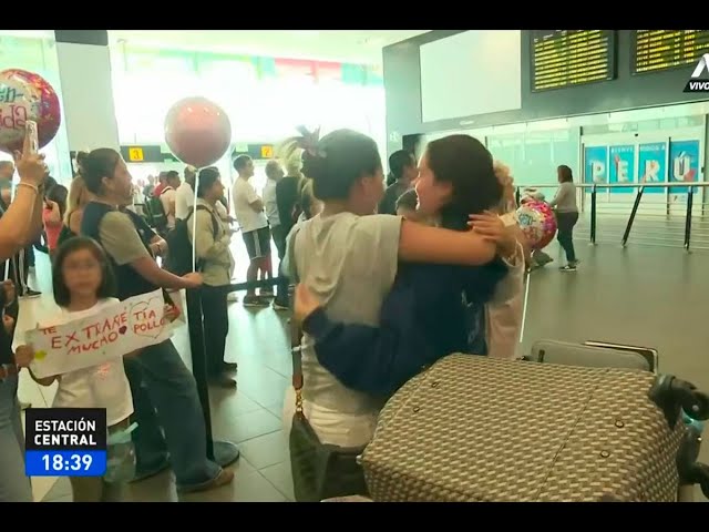 ⁣Emotivos reencuentros se registran en el Aeropuerto Jorge Chávez previo a la Navidad