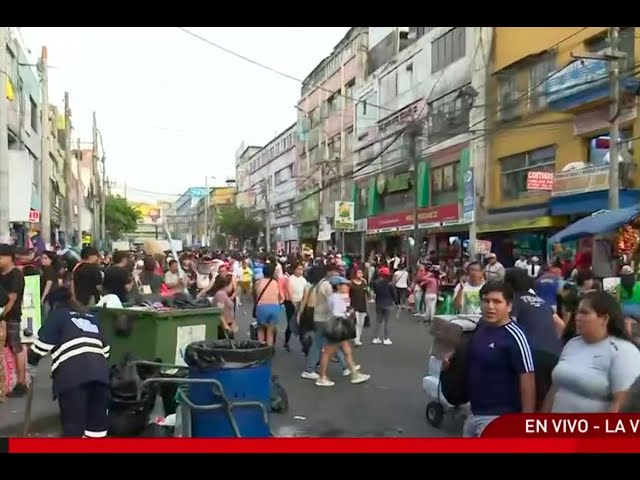 ⁣La Victoria: Gamarra luce abarrotada en vísperas de la Navidad