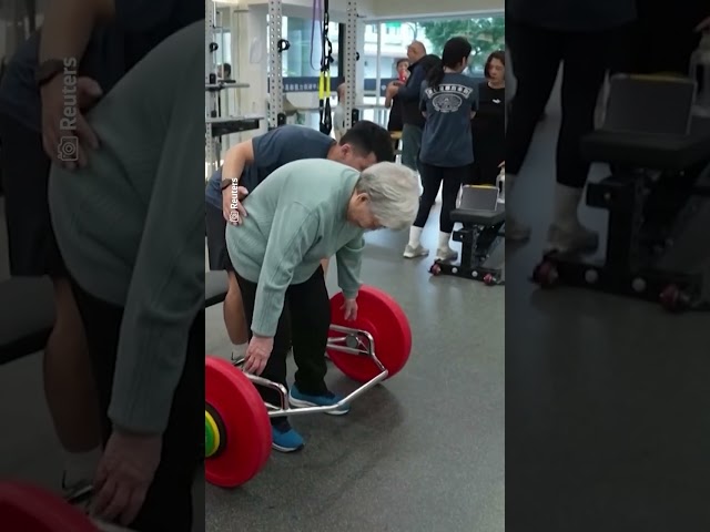 ⁣La "turbo abuela" existe: Mujer de 90 años deslumbra con su gran fuerza