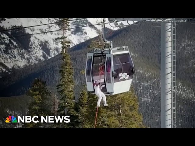 ⁣174 people rescued from from stalled ski lift in Colorado