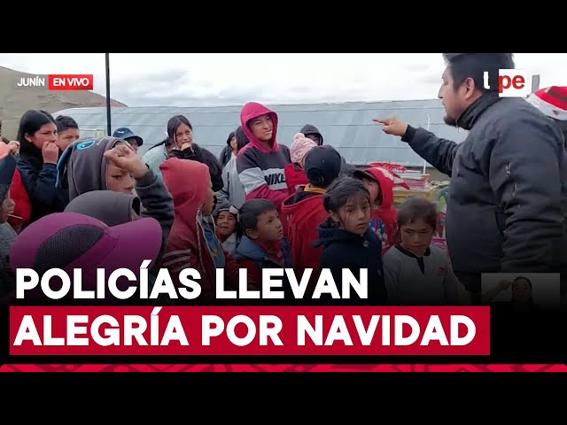 ⁣Policía Nacional del Perú entrega regalos a niños de escasos recursos en Junín a vísperas de Navidad