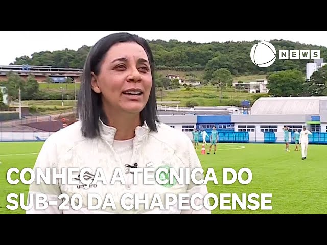 ⁣Conheça a 1ª mulher a comandar o sub-20 da Chapecoense