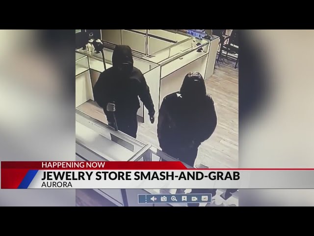 ⁣Aurora jewelry store break in caught on camera