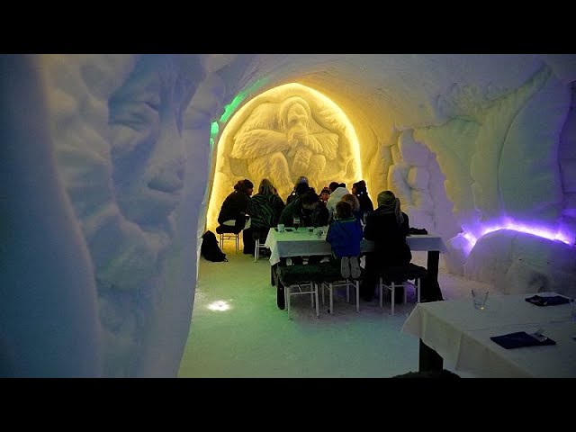 ⁣So sieht ein Weihnachtsessen in einem Restaurant am Polarkreis aus