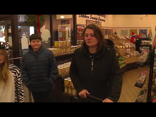 Metro Detroiters take on favorite spots for last minute shopping