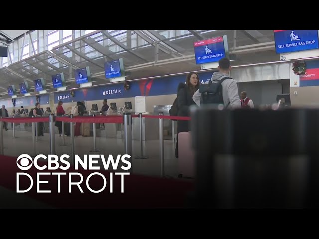 ⁣Travelers at Detroit Metro Airport on the move on Christmas Eve