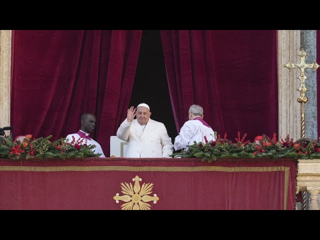 ⁣Pope Francis on Christmas Day urges 'to silence the sound of arms'