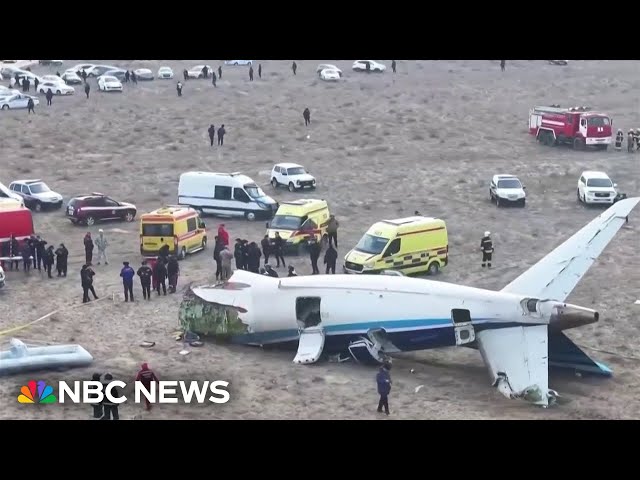 ⁣Azerbaijan Airlines flight carrying 67 people crashes in Kazakhstan