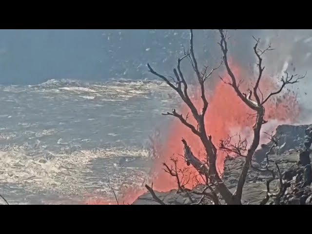 ⁣Hawaii’s Kilauea volcano continues to spew one-metre-thick lava