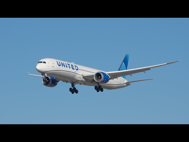 ⁣Body discovered in wheel well of United Airlines flight from Chicago