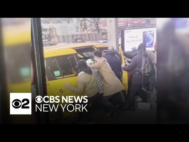 ⁣Out-of-control taxi strikes 6 pedestrians in Herald Square