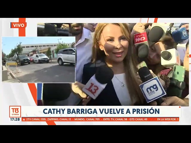 ⁣Así fue la llegada de Cathy Barriga a la cárcel:  "Sigan haciéndole publicidad a un misógino&qu