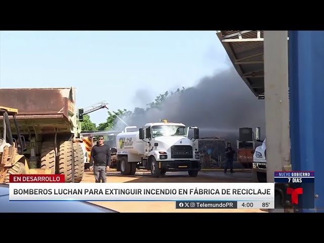 ⁣Combaten voraz incendio en planta de reciclaje en Quebradillas