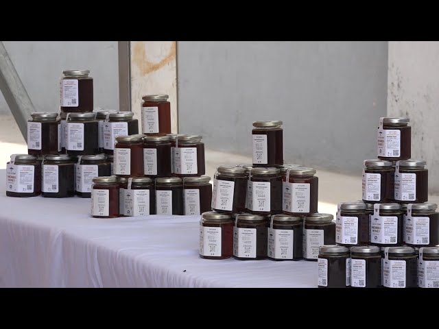 ⁣GLOBALink | Tanzania makes first shipment of honey to China