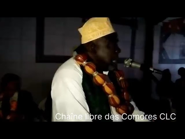 ⁣ANYIBU: Un discours sous l'obscurité totale, de Mouigni Baraka et adresse un message