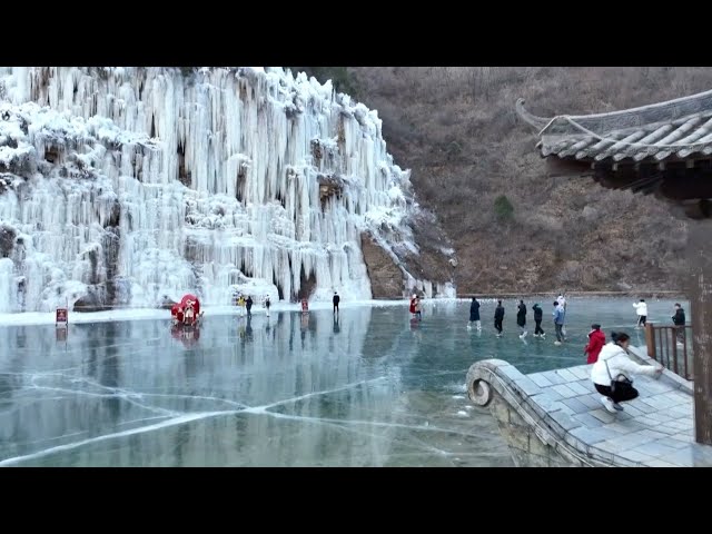 ⁣Spectacular icicles in Taihang Mountains in north China captivate tourist