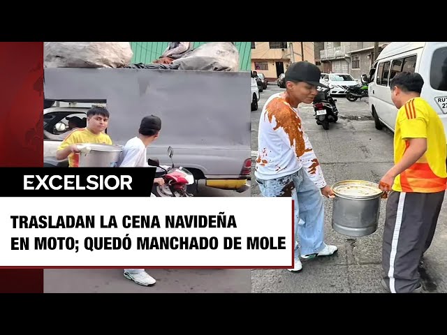 ⁣¿Qué podría salir mal? Jóvenes trasladan la cena navideña en moto; conductor quedó manchado de mole