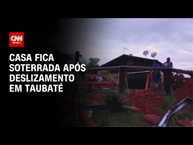 ⁣Casa fica soterrada após deslizamento em Taubaté | CNN PRIME TIME