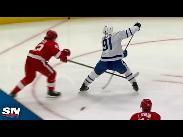 ⁣Maple Leafs' John Tavares Sets Up Mitch Marner With Unbelievable NO-LOOK Pass