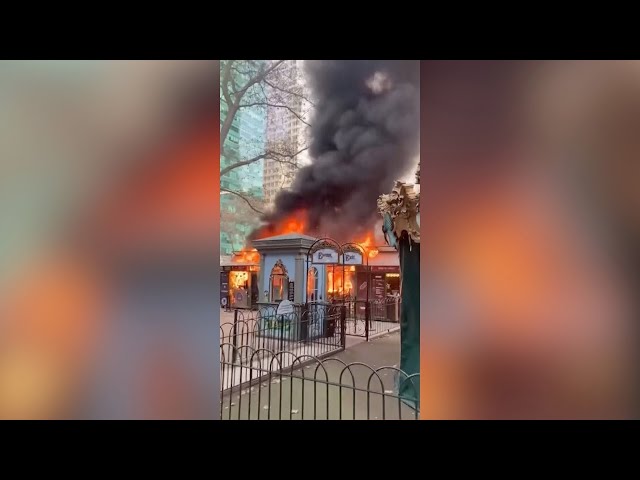 ⁣Fire engulfs section of popular Manhattan holiday market