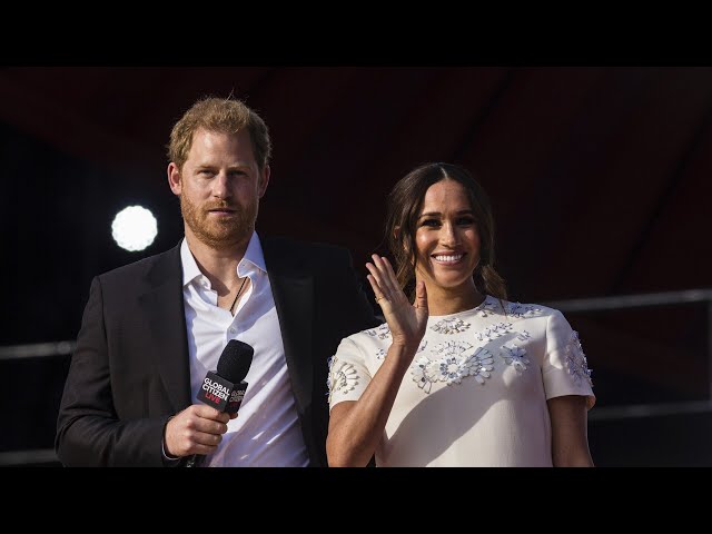 ⁣Who wears the pants: Royal reporter reacts to Sussex household question