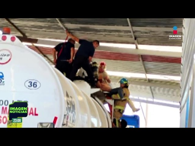 ⁣Dos hombres intoxicados al limpiar pipa de combustible | Noticias GDL con Rey Suárez