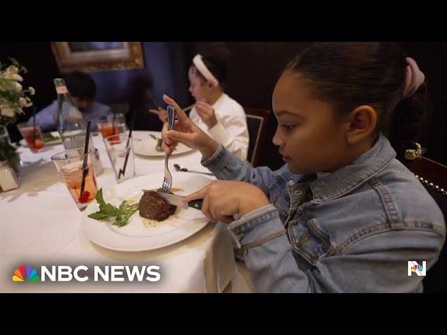 ⁣Fifth graders learn fine dining at restaurant after viral classroom lesson