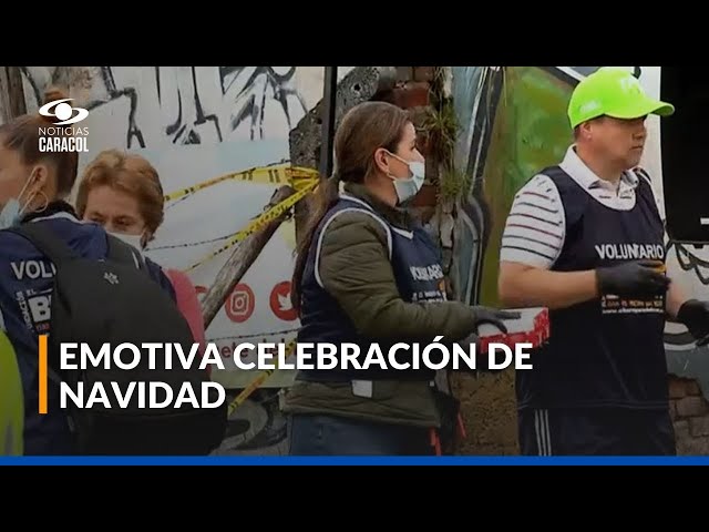 ⁣Habitantes en condición de calle celebran el fin de año con un plato caliente, ropa limpia y música