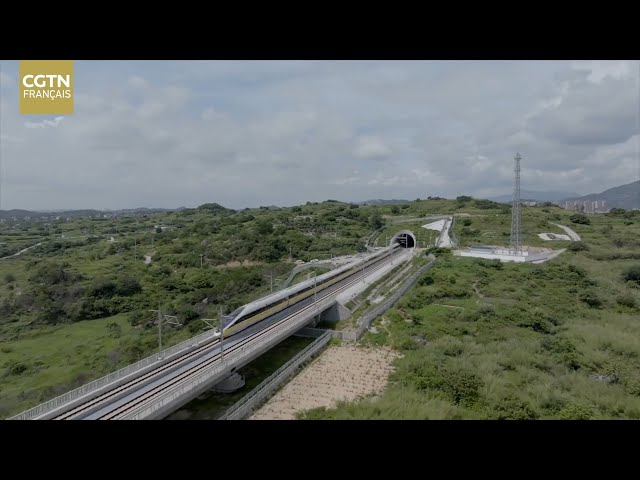 ⁣China Railway lance le prototype du train à grande vitesse CR450 à Beijing