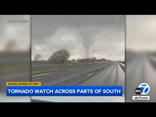 ⁣Tornadoes touch down in Texas and Mississippi, killing 2 and injuring 6 others