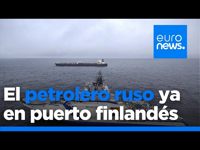 ⁣La Policía finlandesa traslada a puerto el buque sospechoso de dañar un cable submarino