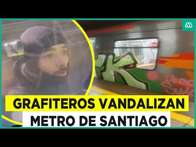 ⁣Detuvieron tren en movimiento para rayarlo: Indignante vandalización del Metro de Santiago