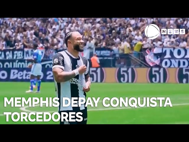 ⁣Memphis Depay conquista torcedores com carisma e humildade